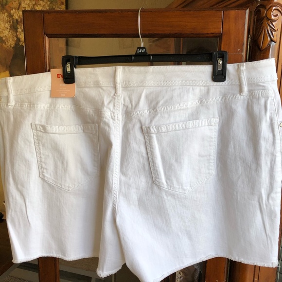 EVRI White Shorts Size 24W - Picture 2 of 6